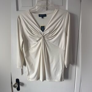 NWT Shimmery new top from Jones New York Signature Collection.
Size Medium.